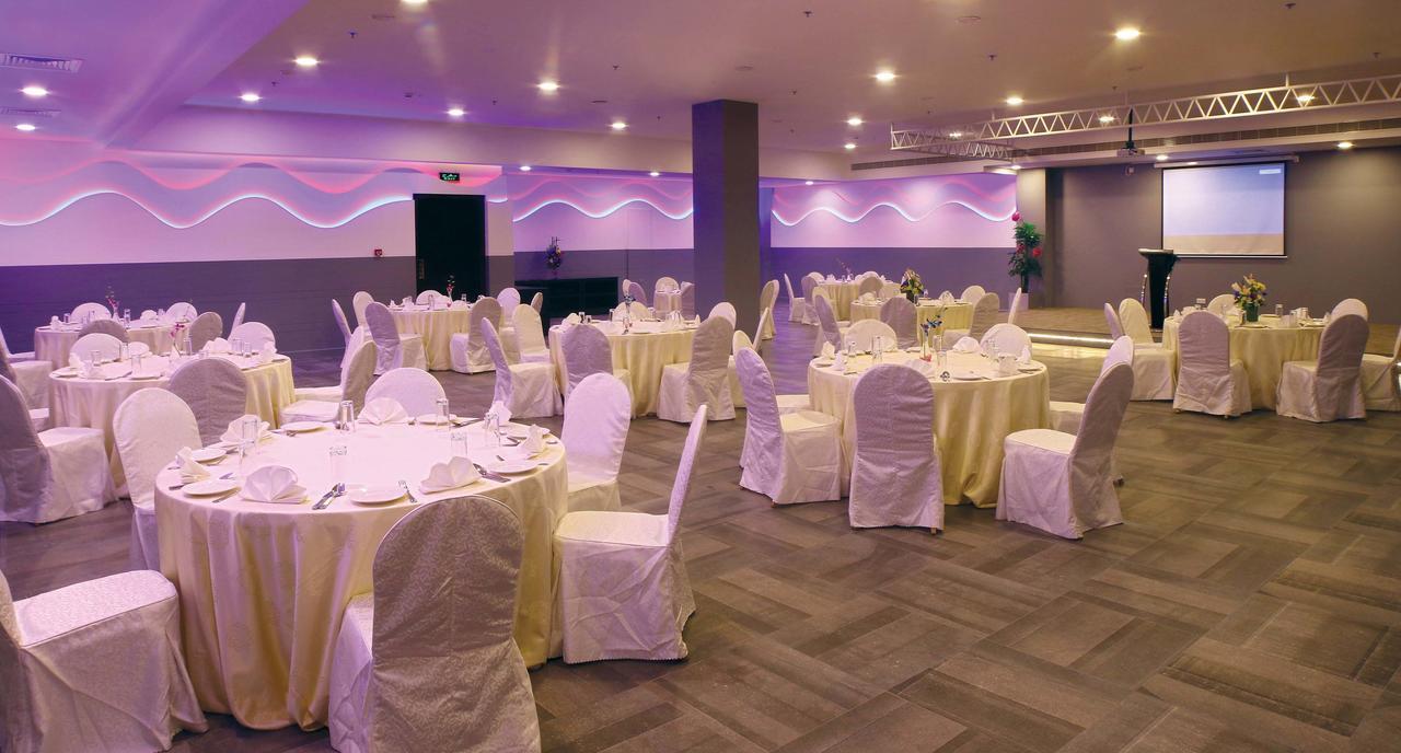 Park Regis Lotus Hotel Manama Exterior foto